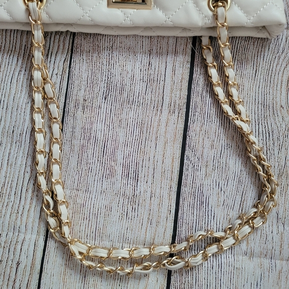 ✨️ White Quilted Vegan leather small tote✨️ - Picture 11 of 12